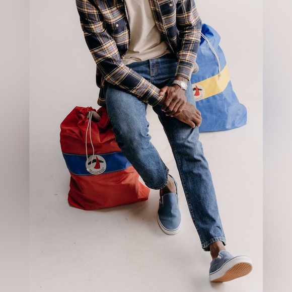 NWT Taylor Stitch The Democratic Jean
in Mid Wash Organic Selvedge - Picture 6 of 15